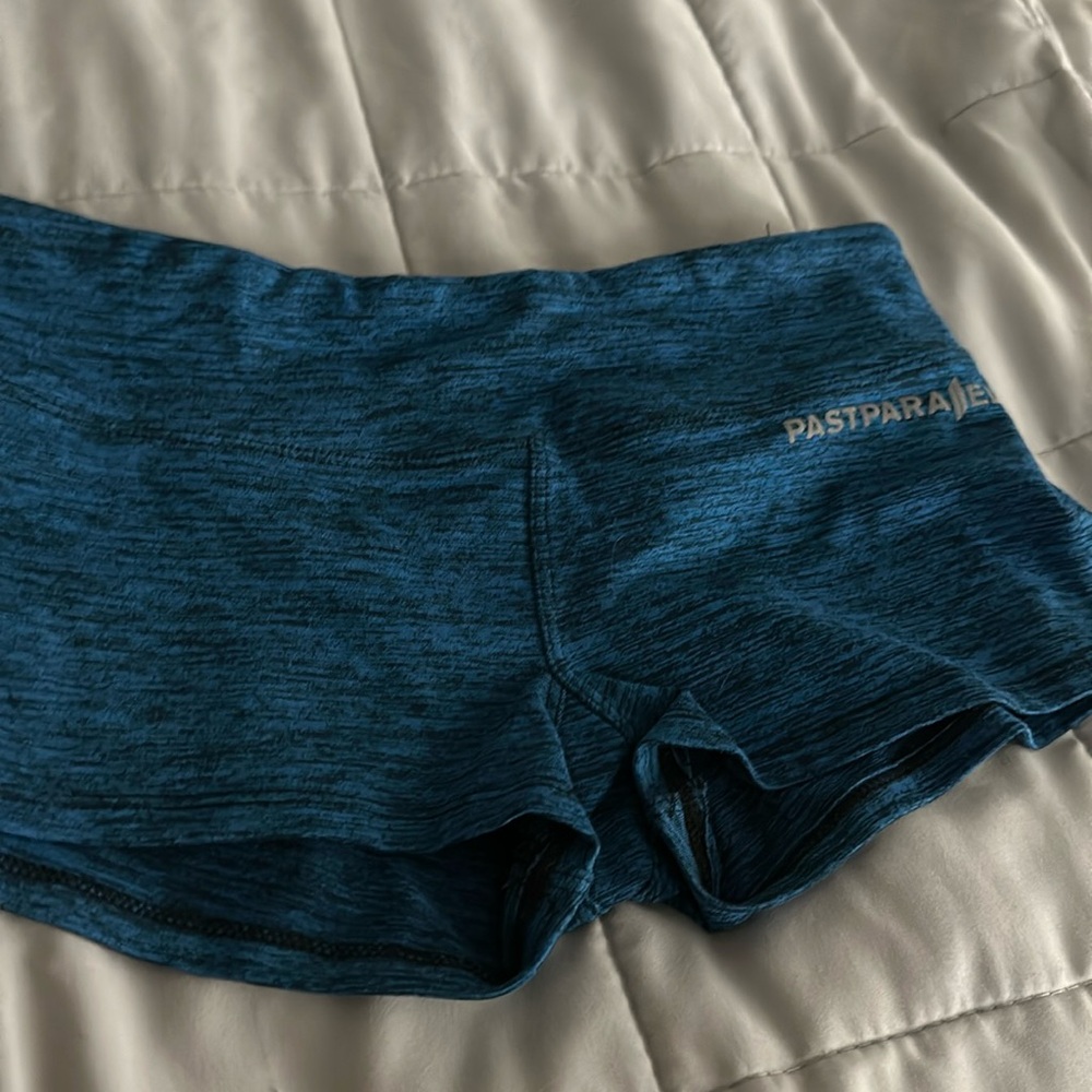 Past Parrallel booty shorts